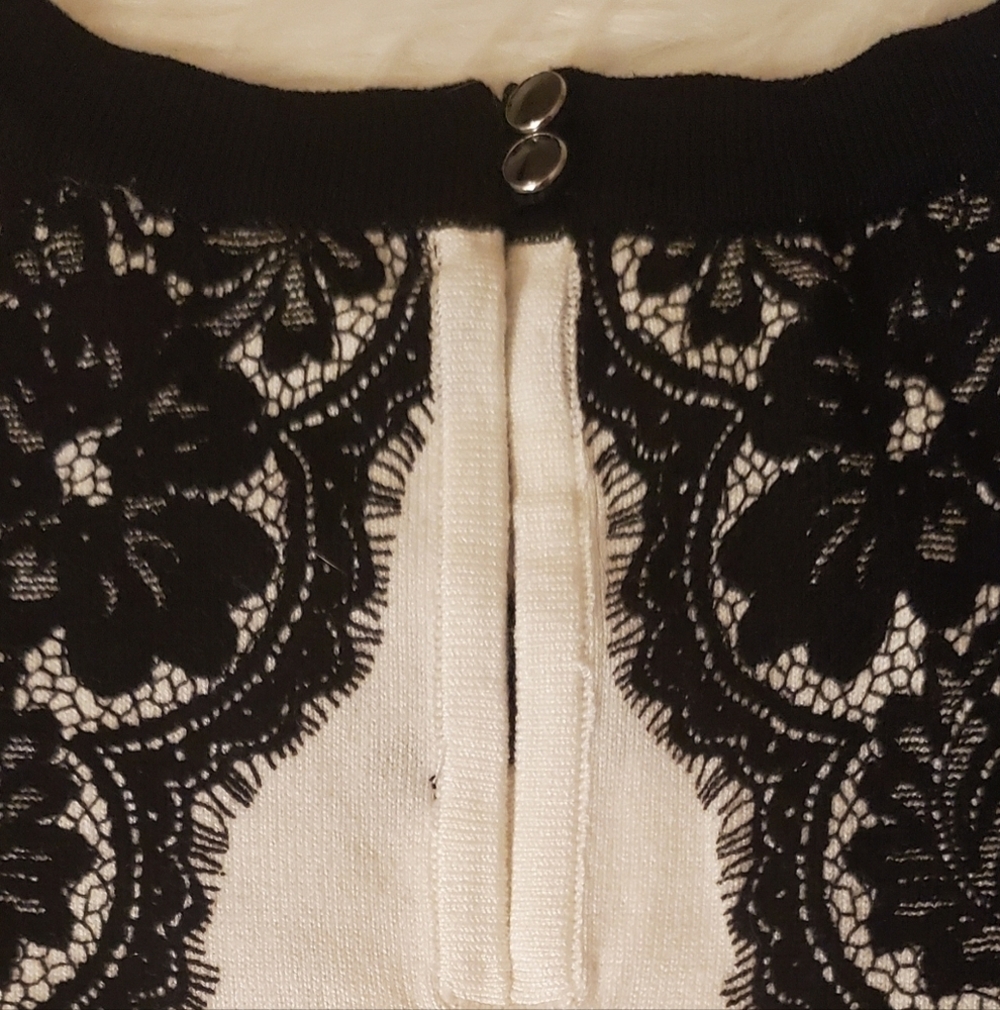 White House Black Market Sleeveless Halter Sweater Ecru Black Lace Design Size M - Picture 3 of 7